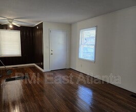 2332 Carey Dr SE in Atlanta, GA - Foto de edificio - Building Photo