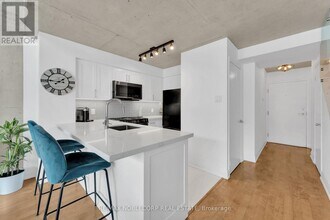 954 King St W in Toronto, ON - Building Photo - Building Photo