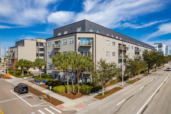 1010 Central Ave in St. Petersburg, FL - Building Photo - Building Photo