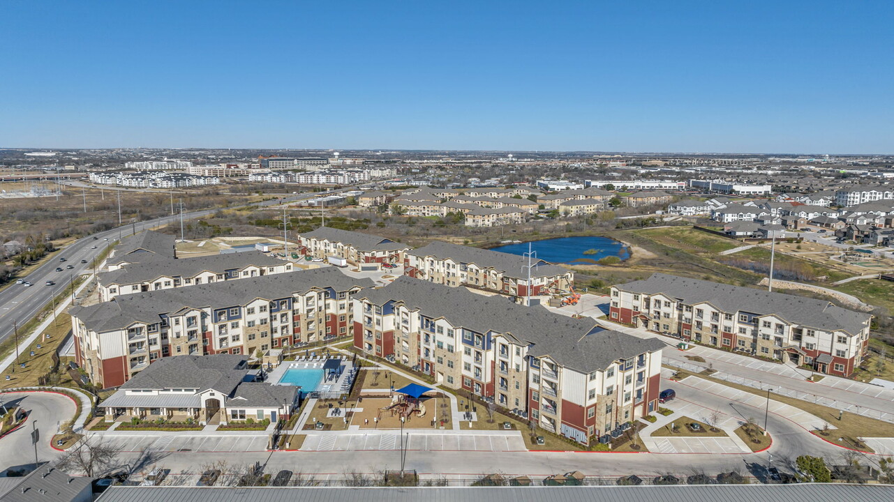 The James on Grand Avenue in Austin, TX - Building Photo