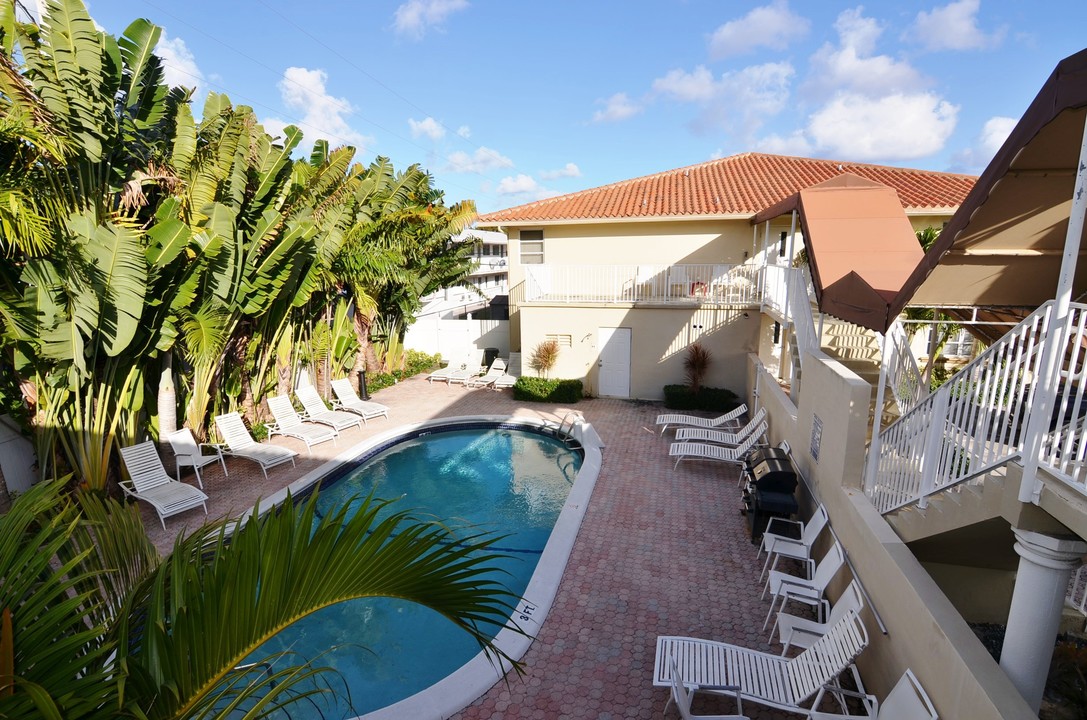 Bellagio Apartments in Fort Lauderdale, FL - Building Photo