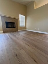4205 Serene Oak Dr in Bakersfield, CA - Building Photo - Building Photo
