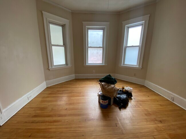16 Douglas Ave, Unit 1 in Somerville, MA - Building Photo - Building Photo