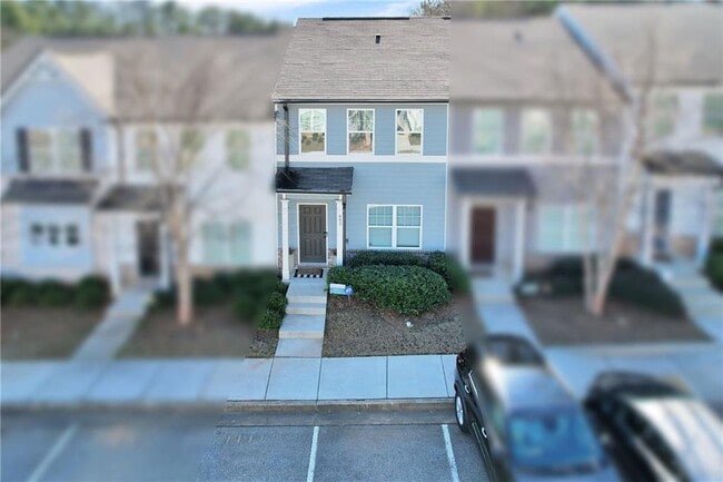 property at 585 McWilliams Rd SE