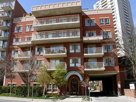 Angus House Apartments