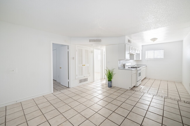 Hacienda Heights in El Paso, TX - Building Photo - Interior Photo