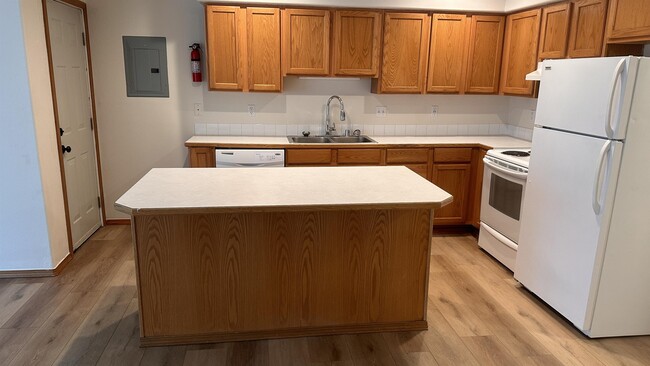 1310 S Skyline Dr in Moses Lake, WA - Building Photo - Building Photo