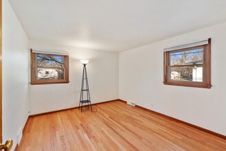 11613 W Diane Dr in Wauwatosa, WI - Building Photo - Building Photo