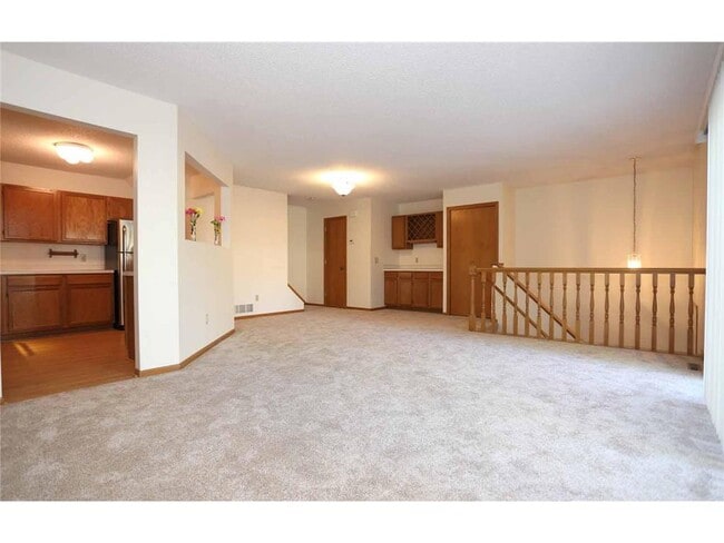 7689 Nicholas Way in Chanhassen, MN - Building Photo - Building Photo