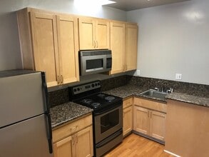 404 12th St, Unit 201 in Sacramento, CA - Foto de edificio - Building Photo