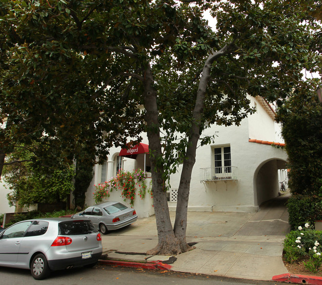 945 Hilgard Ave in Los Angeles, CA - Building Photo - Building Photo