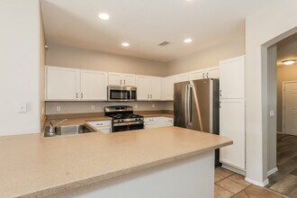 11217 W Berkeley Rd in Avondale, AZ - Foto de edificio - Building Photo