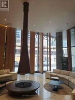 11 Wellesley St W in Toronto, ON - Building Photo