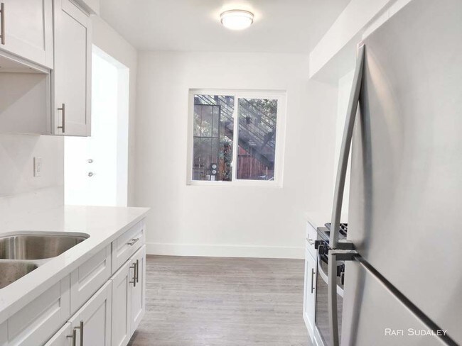 2177 W 25th St-Unit -11 in Los Angeles, CA - Building Photo - Building Photo