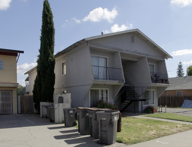 2155 Evergreen Ave in West Sacramento, CA - Foto de edificio - Building Photo