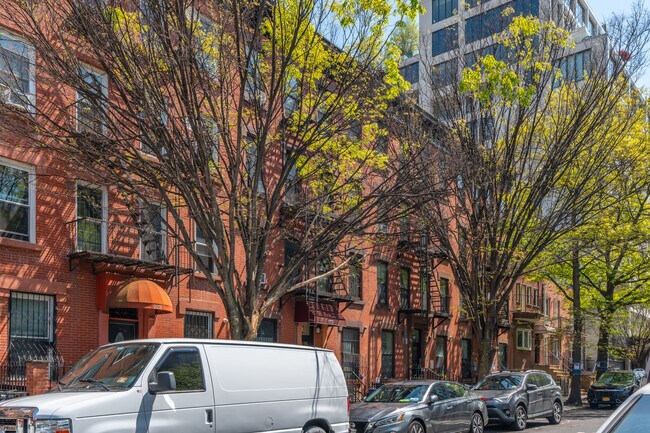575 Warren St in Brooklyn, NY - Foto de edificio - Building Photo