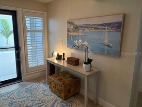 737 Bayport Wy, Unit D in Longboat Key, FL - Foto de edificio - Building Photo