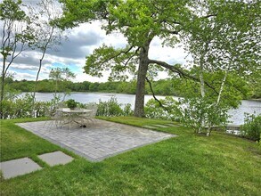 17 Jamaica Way in North Kingstown, RI - Building Photo - Building Photo