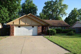 2601 W Elgin St in Broken Arrow, OK - Foto de edificio - Building Photo