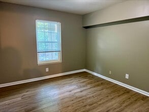 Plymouth Village Apartments in Louisville, KY - Building Photo - Building Photo