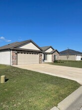 103 Rock Hill Ct in St. Robert, MO - Building Photo - Building Photo