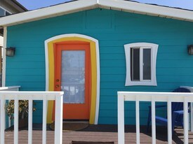 4926-4928 Santa Monica Ave in San Diego, CA - Building Photo