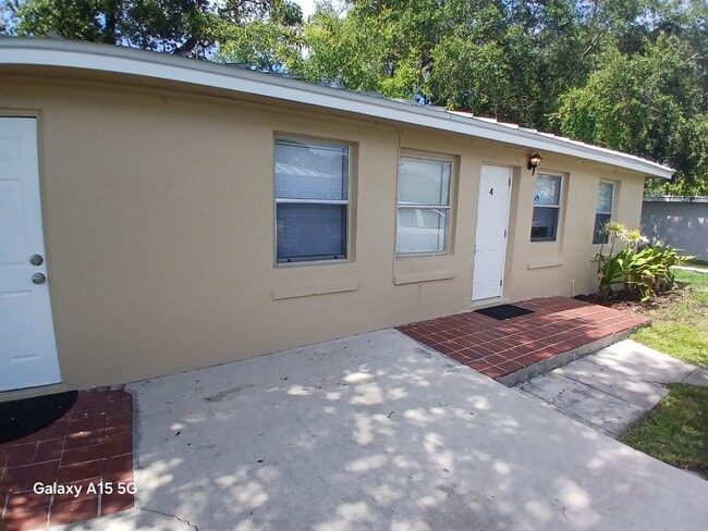 1645 NE 149th St in Miami, FL - Building Photo - Building Photo