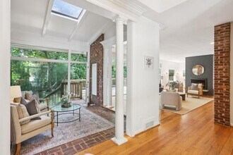 572 Hillside Dr NW in Atlanta, GA - Building Photo - Building Photo