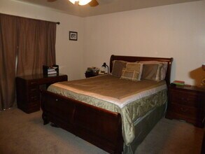 536 Teakwood Dr in Redding, CA - Building Photo - Building Photo