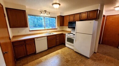 821 Kaiser Rd NW in Olympia, WA - Foto de edificio - Building Photo