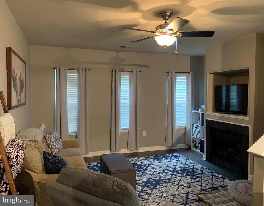42506 Hollyhock Terrace in Ashburn, VA - Building Photo