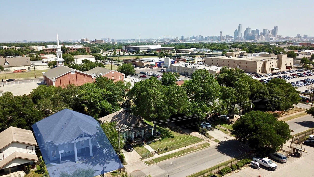 205 E 12th St in Dallas, TX - Building Photo