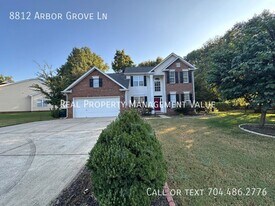 8812 Arbor Grove Ln in Charlotte, NC - Building Photo