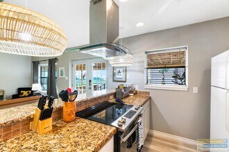 113 W Sunny Isle Dr in South Padre Island, TX - Foto de edificio - Building Photo