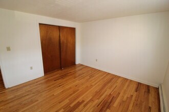 340 Park Ave, Unit B in East Hartford, CT - Building Photo - Building Photo
