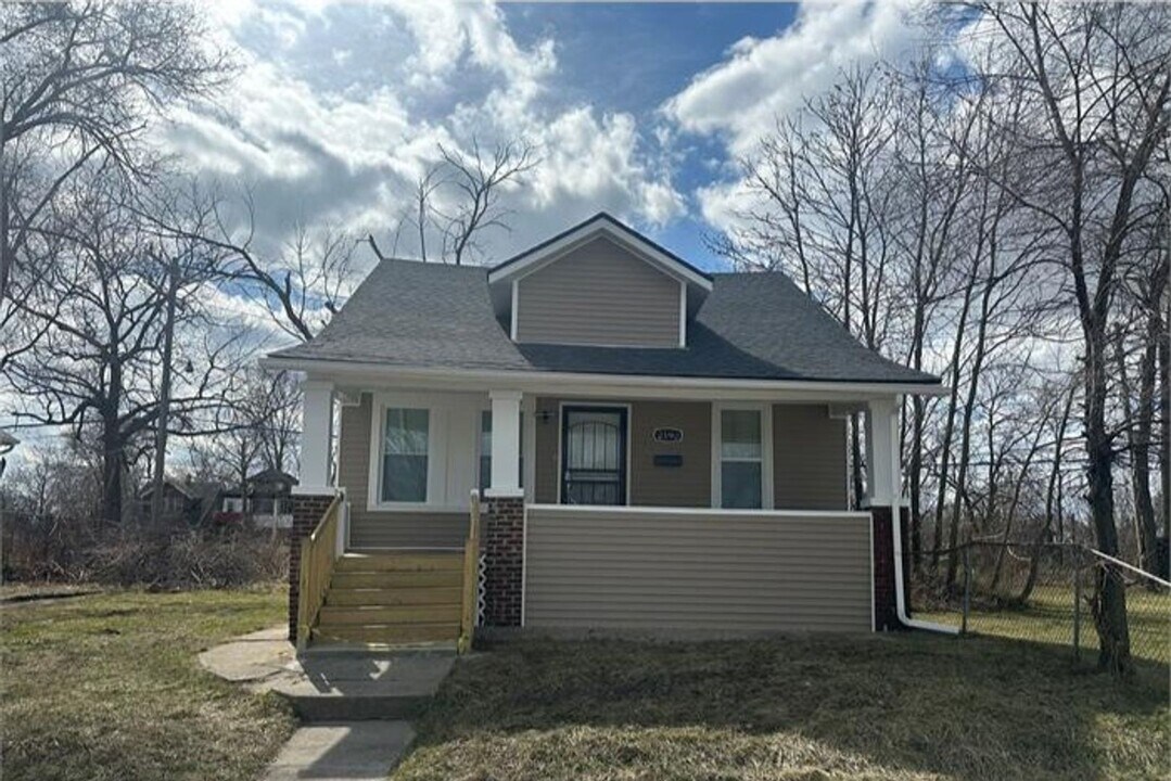2193 Alter Rd in Detroit, MI - Building Photo