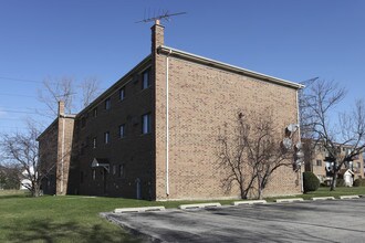 9210-9220 Hamilton Ct in Des Plaines, IL - Foto de edificio - Building Photo