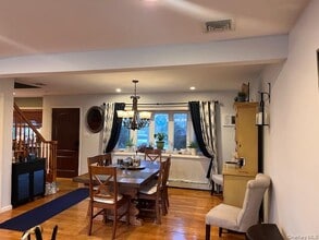 169 N Manhattan Ave in Massapequa, NY - Foto de edificio - Building Photo