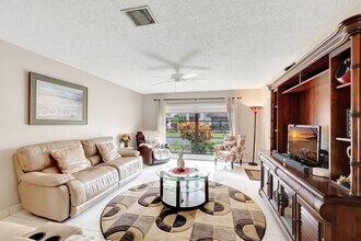4660 Greentree Pl in Boynton Beach, FL - Foto de edificio - Building Photo