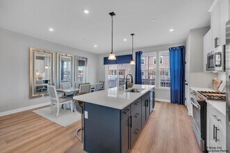 908 Jenkins Ct in Wheeling, IL - Building Photo - Building Photo