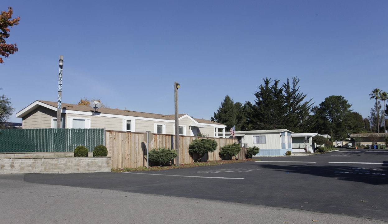 Leisure Lake Mobile Home Park in Petaluma, CA - Building Photo