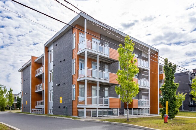 6960 Grande Allée in Longueuil, QC - Building Photo - Building Photo