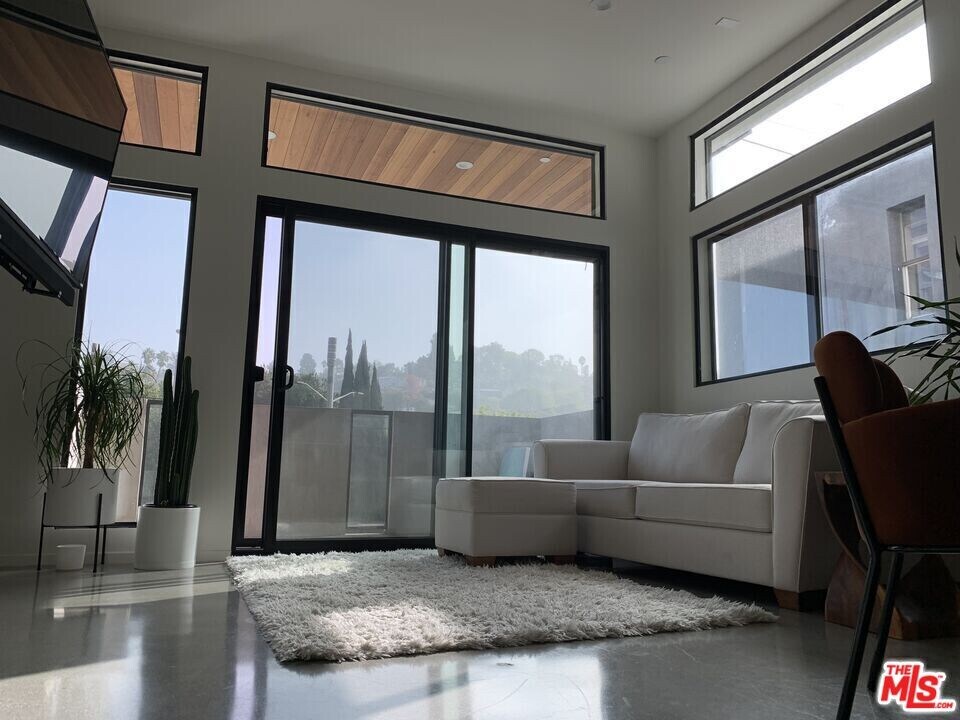 2241 Hyperion Ave in Los Angeles, CA - Building Photo