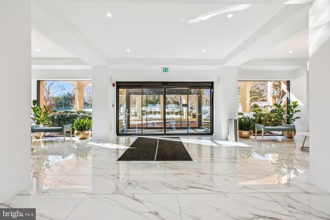 501 Slaters Ln in Alexandria, VA - Building Photo - Building Photo