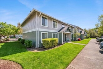 Bristol Court Apartments in Milwaukie, OR - Foto de edificio - Building Photo