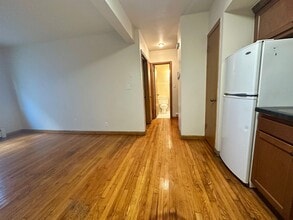 1112 Knapp in Milwaukee, WI - Building Photo - Interior Photo