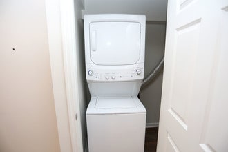 Clayton Place Apartments in St. Louis, MO - Foto de edificio - Interior Photo