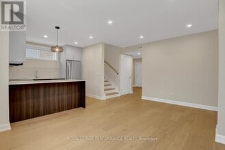 417 Tweedsmuir Ave in Ottawa, ON - Building Photo - Building Photo