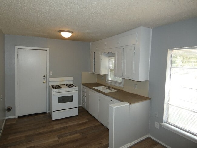 2122 N 6th St in Abilene, TX - Building Photo - Building Photo