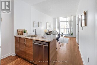 70 Forest Manor Rd in Toronto, ON - Building Photo - Building Photo